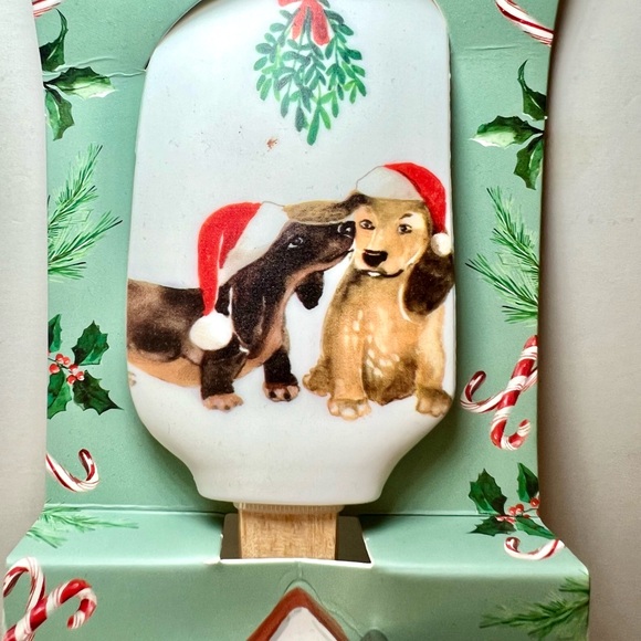 Christmas Dachshunds in Santa Hats Kissing Under Mistletoe + Tree Cookie Cutter - Picture 6 of 6